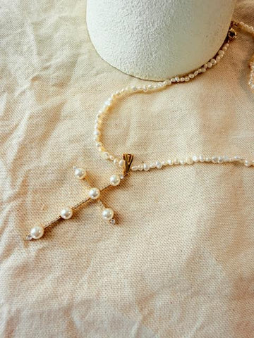 Collar Cruz de Perlas